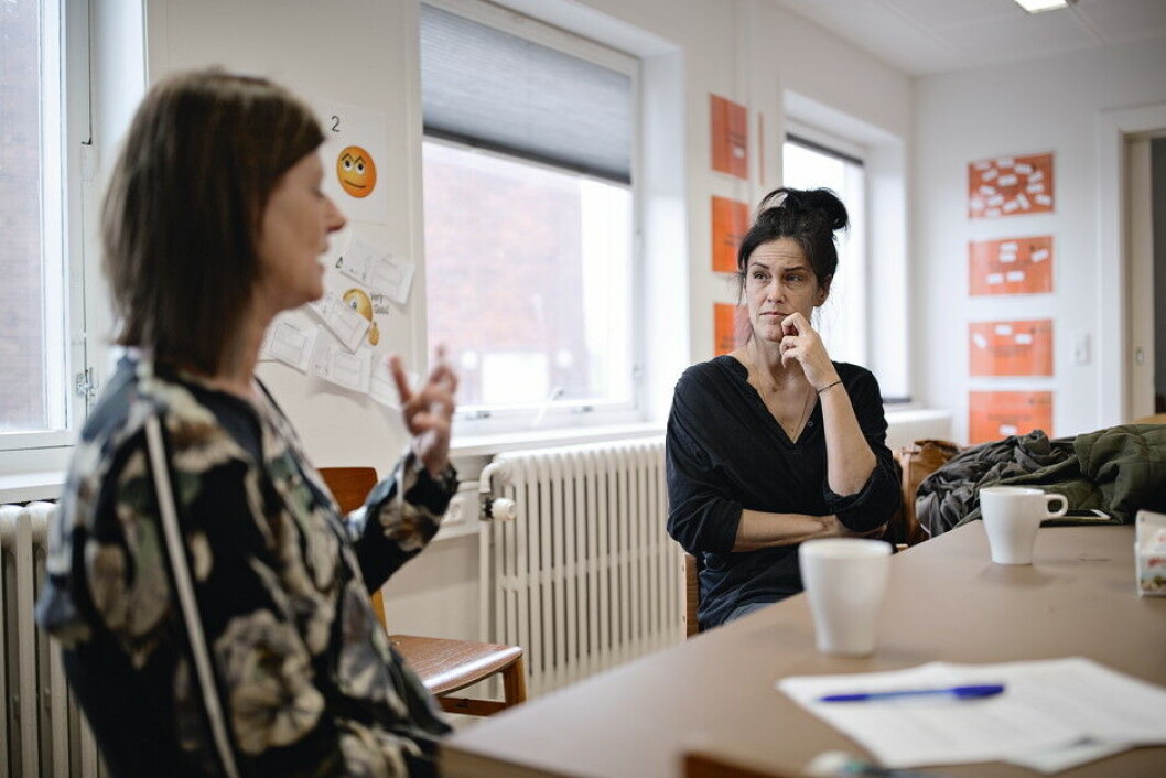 Laila Colding Lagermann er ikke i tvivl om, at lærerne har de bedste intentioner, når de forsøger at inkludere tosprogede elever ved at nedtone deres etnicitet. Men intentioner er ikke styrende for effekten, og eleverne føler sig ikke nødvendigvis inkluderet. Laila Colding Lagermann er ikke i tvivl om, at lærerne har de bedste intentioner, når de forsøger at inkludere tosprogede elever ved at nedtone deres etnicitet. Men intentioner er ikke styrende for effekten, og eleverne føler sig ikke nødvendigvis inkluderet.