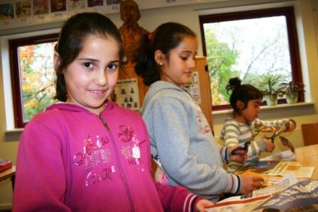 Eda fra 3.b på Abildgårdskolen i Odense har som en del af heldagskolen tyrkisk på skoleskemaet i 2 ud af 35 ugentlige lektioner. Eda fra 3.b på Abildgårdskolen i Odense har som en del af heldagskolen tyrkisk på skoleskemaet i 2 ud af 35 ugentlige lektioner.