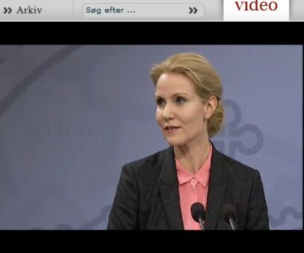 Helle Thorning-Schmidt fortalte på dagens pressemøde, at der ikke er udsigt til et indgreb i KLs lockout af lærerne. Helle Thorning-Schmidt fortalte på dagens pressemøde, at der ikke er udsigt til et indgreb i KLs lockout af lærerne.