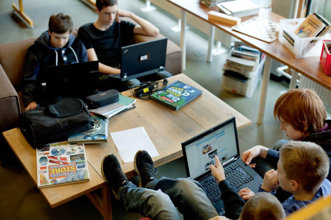 »Drengene læner sig tilbage i skolen og tænker, at det nok skal gå, hvis de ikke får en uddannelse, men det sætter dem i en udsat position«, siger Camilla Hutters fra Center for Ungdomsforskning. »Drengene læner sig tilbage i skolen og tænker, at det nok skal gå, hvis de ikke får en uddannelse, men det sætter dem i en udsat position«, siger Camilla Hutters fra Center for Ungdomsforskning.