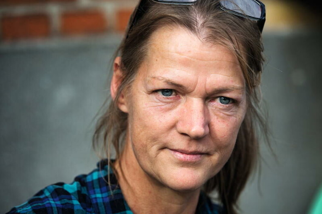 »Jeg har ikke udsigt til, at jeg kan være mindre stresset eller opleve mindre udskiftning af kollegaer«, siger lærer og tillidsrepræsentant Pernille Kepler, der er dybt skuffet over, at en ny arbejdstidsaftale ikke er en del af overenskomstforliget. »Jeg har ikke udsigt til, at jeg kan være mindre stresset eller opleve mindre udskiftning af kollegaer«, siger lærer og tillidsrepræsentant Pernille Kepler, der er dybt skuffet over, at en ny arbejdstidsaftale ikke er en del af overenskomstforliget.