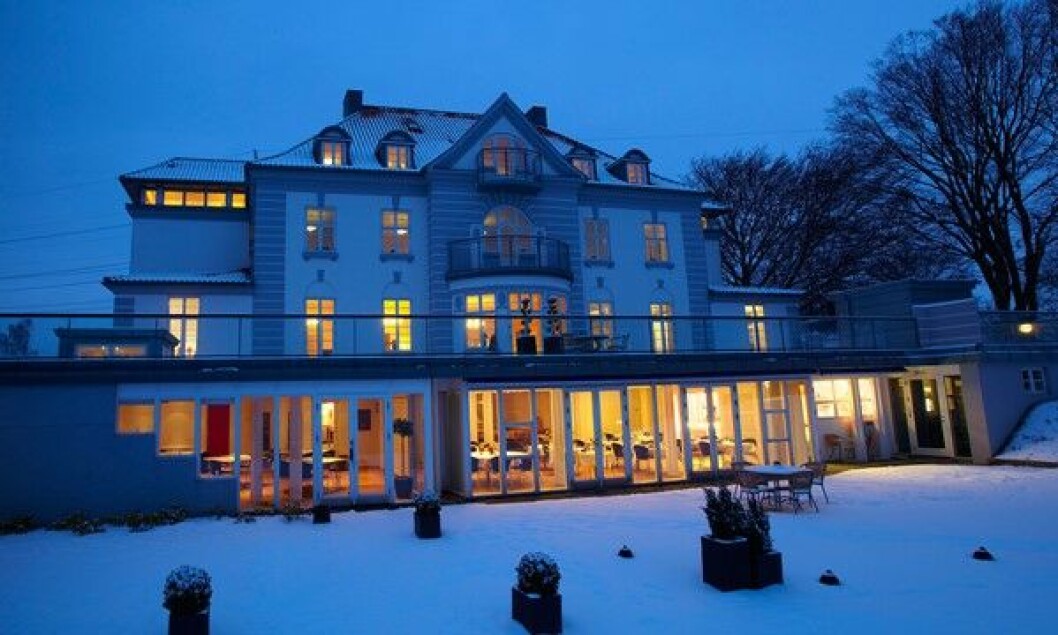 Hotel Sixtus ligger ned til Fænøsund ved Middelfart.