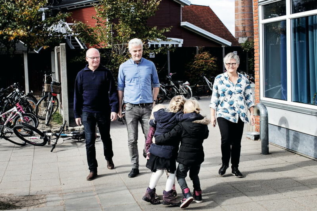 Lærer Henrik Olander Gravgaard, skoleleder Kristian Toft og lærer Anette Søndergaard er enige om, at notatpligten heller ikke skal føre til, at alting skrives ned. Lærerne må stadig bruge deres professionelle dømmekraft. Lærer Henrik Olander Gravgaard, skoleleder Kristian Toft og lærer Anette Søndergaard er enige om, at notatpligten heller ikke skal føre til, at alting skrives ned. Lærerne må stadig bruge deres professionelle dømmekraft.