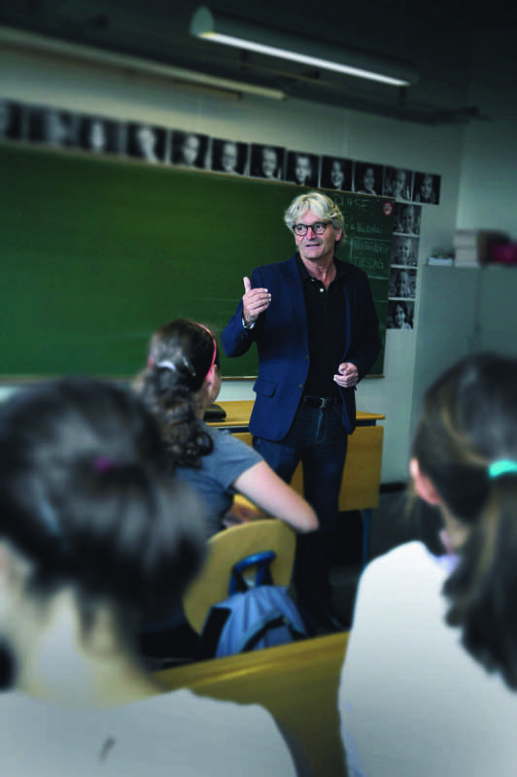 Erik Schmidt underviser resten af skoleåret, hvorefter han stopper. Han er 62 år og har tilbragt størstedelen af sit arbejdsliv i folkeskolen. Erik Schmidt underviser resten af skoleåret, hvorefter han stopper. Han er 62 år og har tilbragt størstedelen af sit arbejdsliv i folkeskolen.