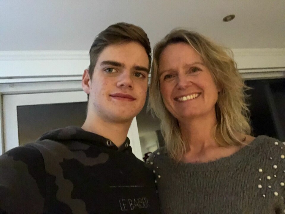 17-årige Lasse og hans mor Jette Kofoed.
