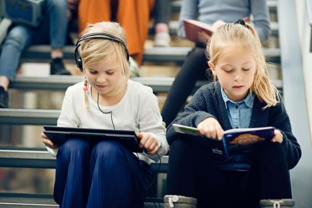 Folkeskolens undervisning er blevet for teoretisk, lyder det fra undervisningsministeren og Danmarks Lærerforening. Folkeskolens undervisning er blevet for teoretisk, lyder det fra undervisningsministeren og Danmarks Lærerforening.