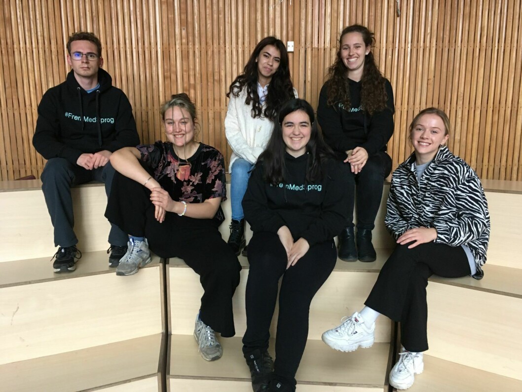 (Fra venstre) Unai fra Spanien, Claire fra Frankrig, Emine fra Tyskland, Irati fra Spanien (forrest), Natascha fra Østrig og Jessica fra England var i november to uger i praktik på Skovvangskolen.