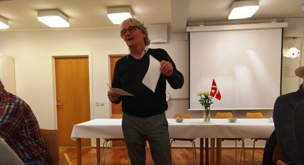 Den på forhånd skrevne tale måtte kasseres, da det ikke bare blev ytringsfriheden, men en sejr i landsretten, Erik Schmidt til aften kunne fejre med bobler i Odense Lærerforening. Den på forhånd skrevne tale måtte kasseres, da det ikke bare blev ytringsfriheden, men en sejr i landsretten, Erik Schmidt til aften kunne fejre med bobler i Odense Lærerforening.