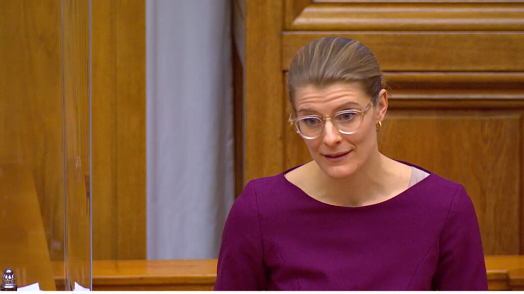 Uddannelsesministeren støtter ikke ideen om en ny fri læreruddannelse. Hun vil i stedet give mere frihed til den ordinære læreruddannelse, sagde hun ved aftenens førstebehandling. Uddannelsesministeren støtter ikke ideen om en ny fri læreruddannelse. Hun vil i stedet give mere frihed til den ordinære læreruddannelse, sagde hun ved aftenens førstebehandling.