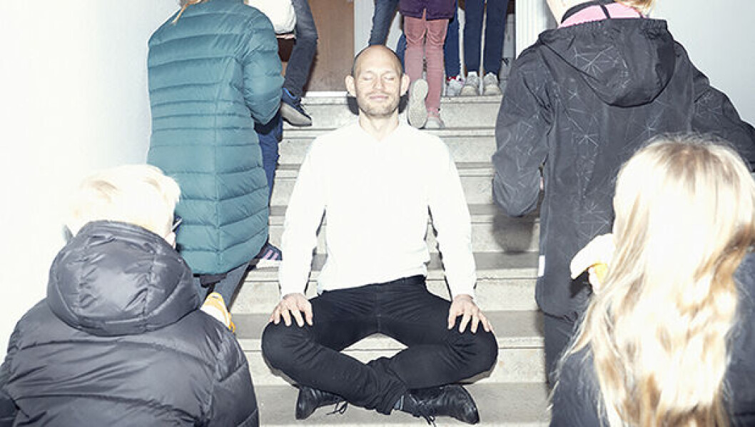 Rasmus Tolstrup er en af de få skoleledere i Danmark, der ikke har en lærerbaggrund. Derfor er han med ude i undervisningen på skolerne en dag om ugen. Rasmus Tolstrup er en af de få skoleledere i Danmark, der ikke har en lærerbaggrund. Derfor er han med ude i undervisningen på skolerne en dag om ugen.