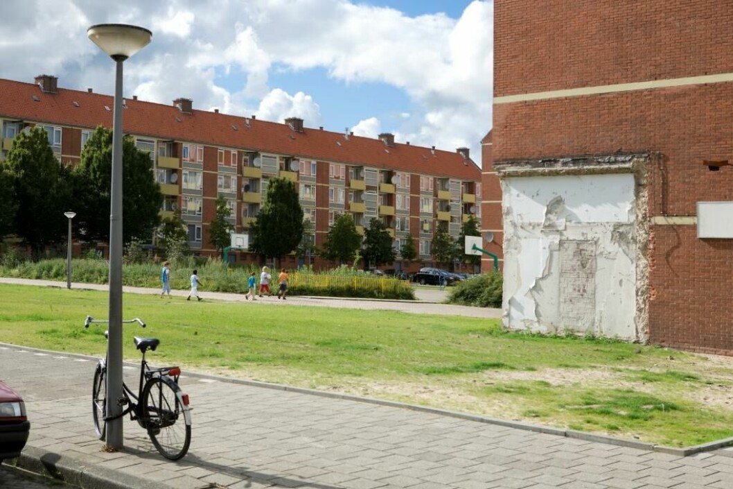 Indvandrerpiger fra særligt udsatte boligområder klarer sig dårligere i dansk og matematik end andre elever, viser Kraka-analyse