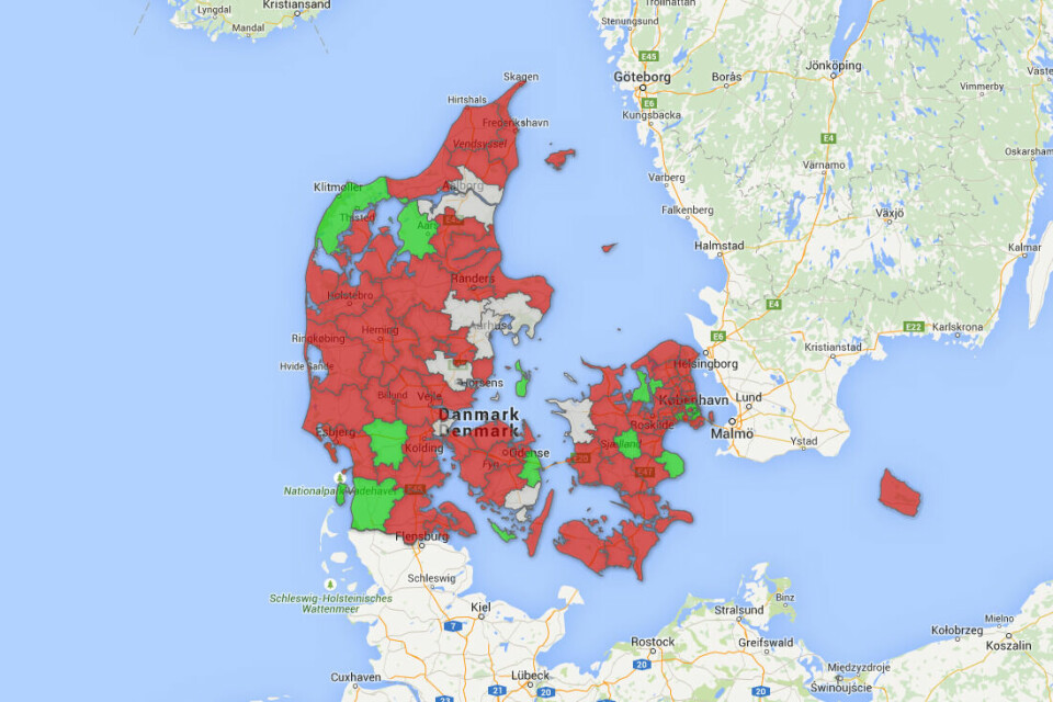 De røde kommuner er kommuner, hvor sygefraværet er steget med mere end 2 procent fra 2013 til 2014. De hvide har haft udsving på under to procent, mens de grønne haft haft et fald i fraværet på mindst to procent. Klik ind på din egen kommune på det interaktive kort nedenfor.