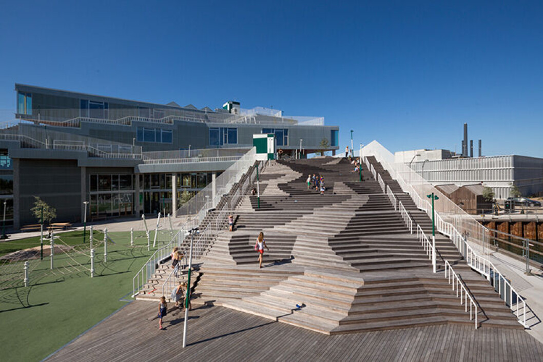 I morgen indvies Skolen i Sydhavnen - Københavns Kommunes nye maritime og naturvidenskabelige profilskole. Men samtidig diskuterer politikerne, om de skal droppe tilskuddet til profilskoler I morgen indvies Skolen i Sydhavnen - Københavns Kommunes nye maritime og naturvidenskabelige profilskole. Men samtidig diskuterer politikerne, om de skal droppe tilskuddet til profilskoler