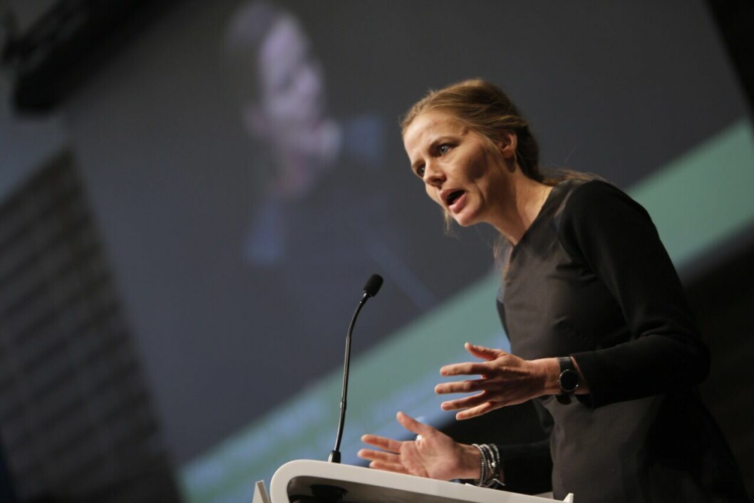 Undervisningsminister Ellen Trane Nørby advarede lærerne mod at tage eleverne som gidsler på lærernes kongres. Men det kan give bagslag, at ministeren kun vil forhold sig til fortid og fremtid, mener kritikforsker. Undervisningsminister Ellen Trane Nørby advarede lærerne mod at tage eleverne som gidsler på lærernes kongres. Men det kan give bagslag, at ministeren kun vil forhold sig til fortid og fremtid, mener kritikforsker.